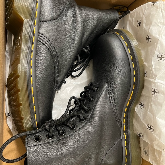 Dr. Martens, women size 6 - Picture 2 of 6